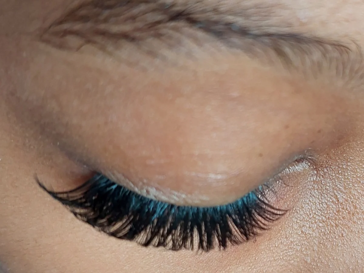 Cluster lashes, installations and wig revamps